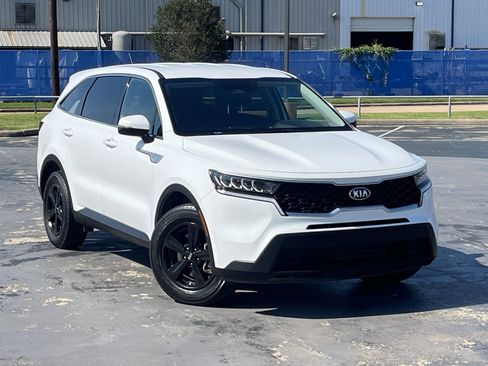 Used 2021 Kia Sorento LX FWD image 3