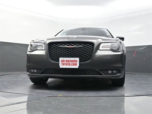 Used 2023 Chrysler 300 S image 28