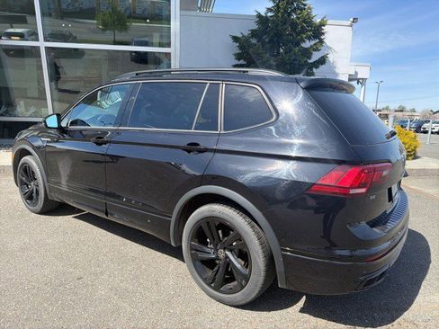Used 2024 Volkswagen Tiguan SE R-Line AWD/4WD image 4