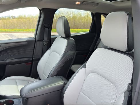 Used 2025 Ford Escape Platinum AWD/4WD image 16