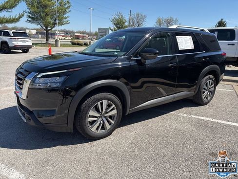 Used 2025 Nissan Pathfinder SL FWD image 14