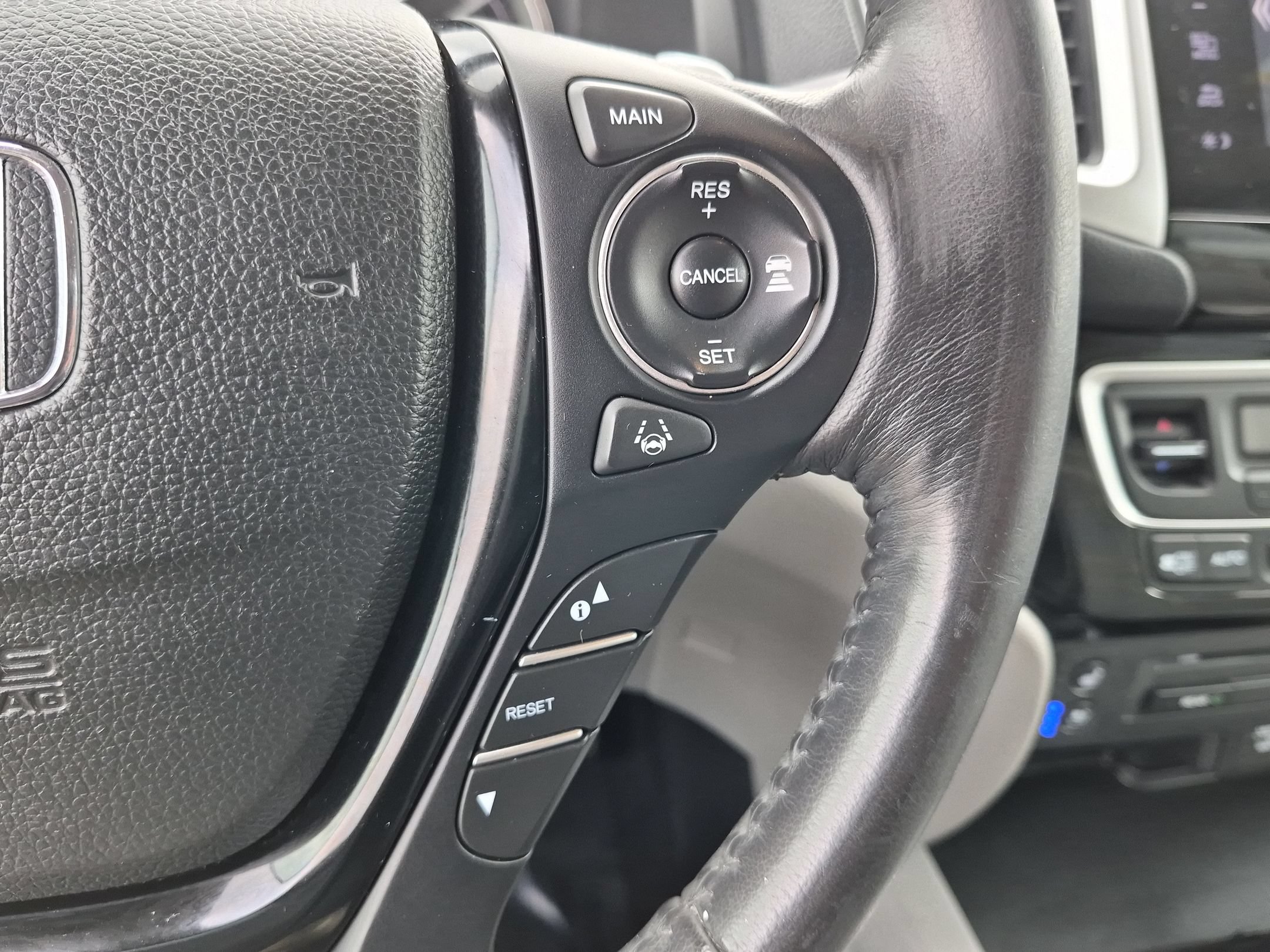 Used 2018 Honda Pilot Elite image 15