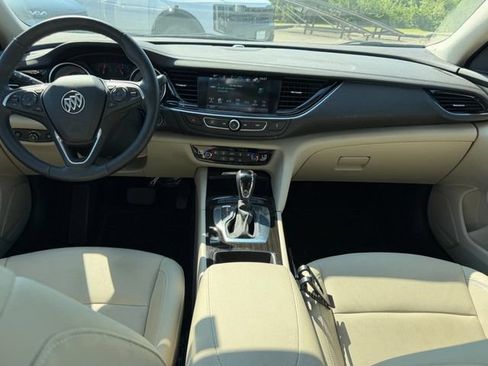 Used 2018 Buick Regal Essence w/ Driver Confidence Package #1 FWD image 9