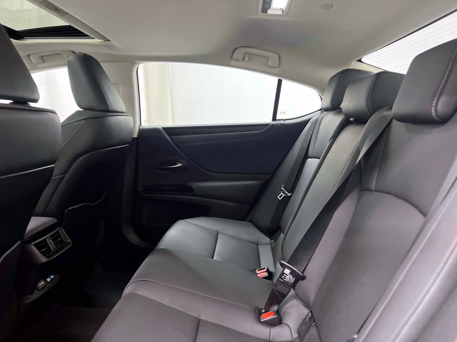 Used 2023 Lexus ES 350 w/ Premium Package FWD image 13
