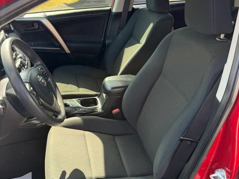 Used 2017 Toyota RAV4 LE FWD image 9