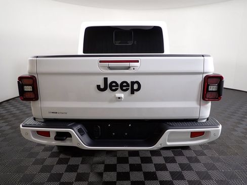 Used 2023 Jeep Gladiator Overland AWD/4WD image 13