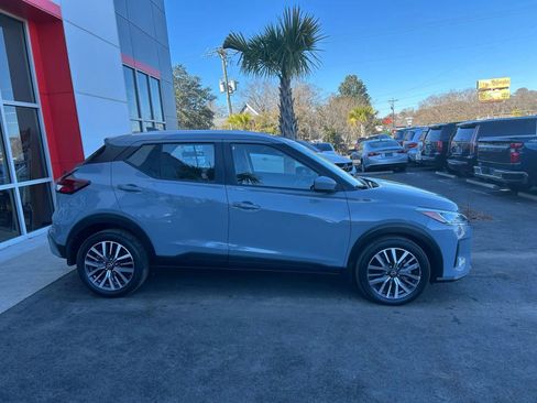 Used 2024 Nissan Kicks SV image 8