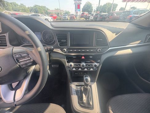 Used 2020 Hyundai Elantra SE w/ Cargo Package (C1) FWD image 9