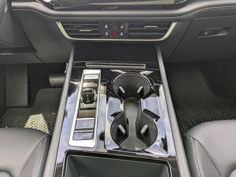 Used 2024 Volkswagen Atlas SE w/ Panoramic Sunroof Package image 21