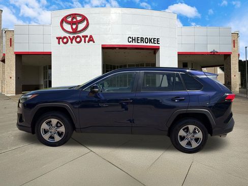 Used 2025 Toyota RAV4 XLE FWD image 8