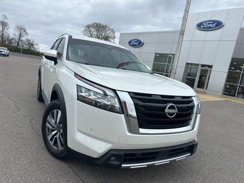 Used 2023 Nissan Pathfinder SL image 5