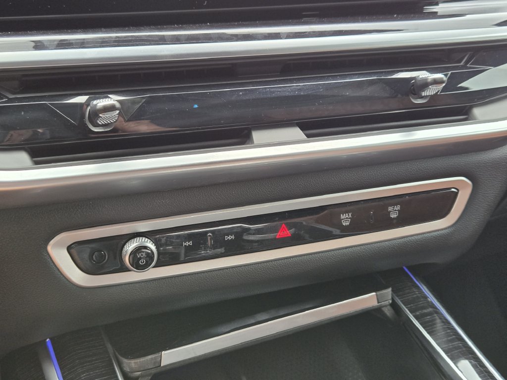Certified 2025 BMW X7 M60i AWD/4WD image 23