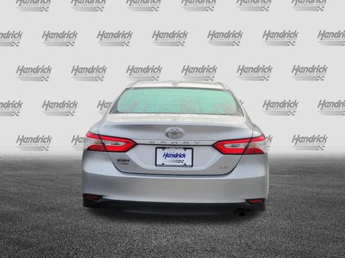 Used 2018 Toyota Camry LE image 6