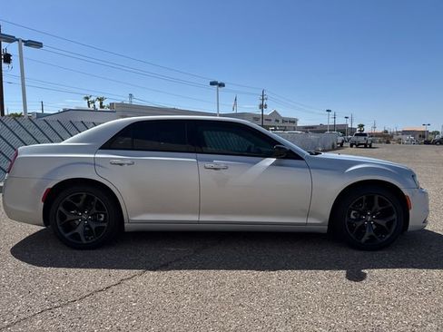 Used 2023 Chrysler 300 Touring w/ Sport Appearance Package RWD image 6