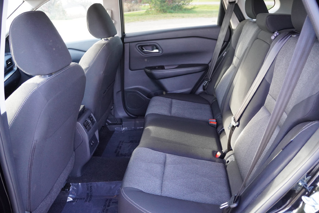 Used 2025 Nissan Rogue SV AWD/4WD image 17