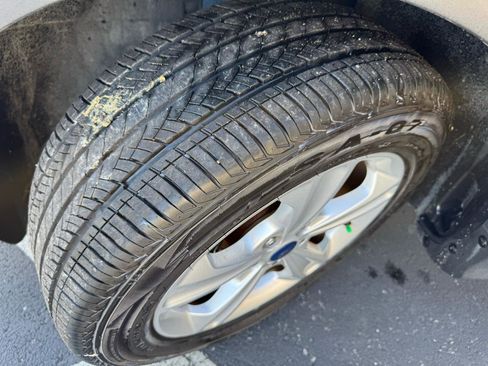 Used 2015 Ford Escape SE image 40