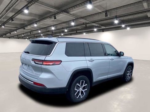 Used 2024 Jeep Grand Cherokee L Limited w/ Luxury Tech Group II image 7