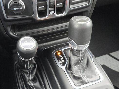 Used 2023 Jeep Wrangler Sahara w/ Cold Weather Group image 33