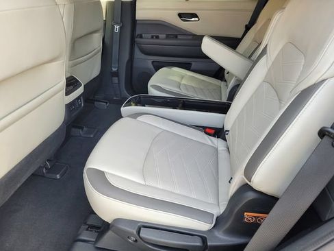 Used 2022 Nissan Pathfinder Platinum w/ Cargo Package FWD image 12