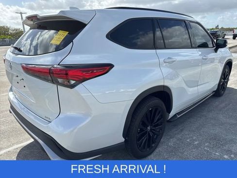 Used 2023 Toyota Highlander XSE image 16