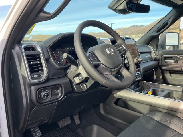 New 2026 RAM 3500 Big Horn AWD/4WD image 17