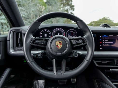 Certified 2025 Porsche Cayenne S image 29