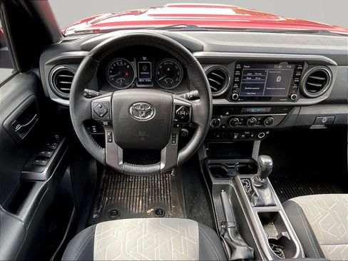 Used 2022 Toyota Tacoma TRD Sport AWD/4WD image 9