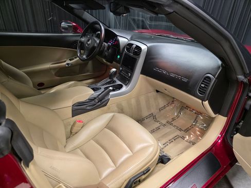 Used 2006 Chevrolet Corvette Convertible w/ Preferred Equipment Group RWD image 32
