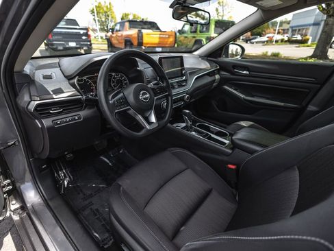 Used 2024 Nissan Altima 2.5 SV FWD image 20