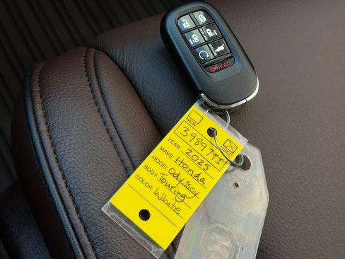 Used 2025 Honda Odyssey Touring image 42