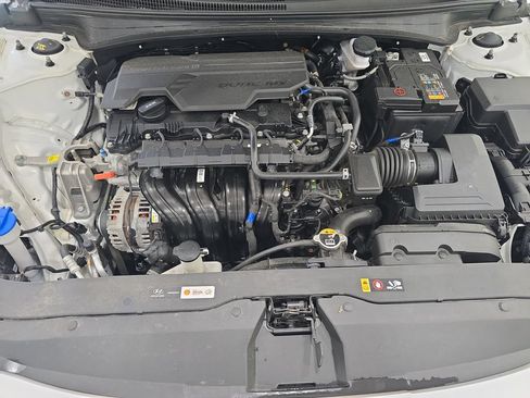 Certified 2024 Hyundai Elantra Limited FWD image 23