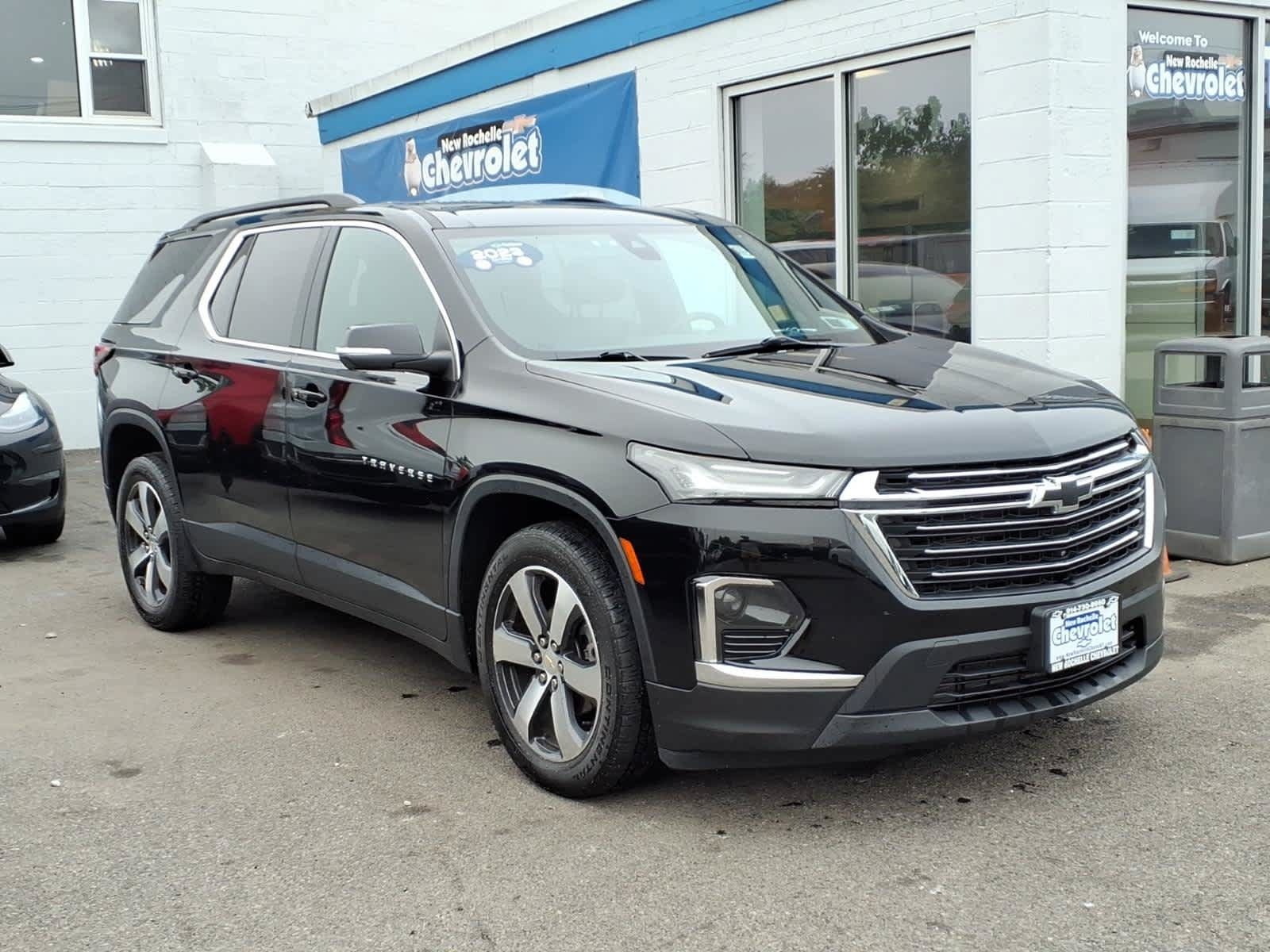 Certified 2023 Chevrolet Traverse LT w/ LT Premium Package AWD/4WD image 1