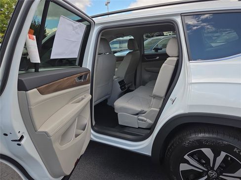 New 2026 Volkswagen Atlas SE image 24