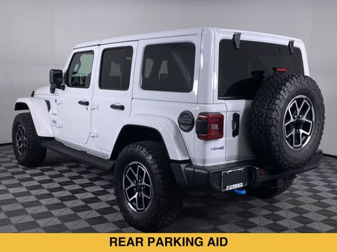 Used 2024 Jeep Wrangler Unlimited Sahara w/ Technology Group AWD/4WD image 18