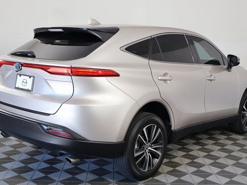 Used 2023 Toyota Venza LE image 4