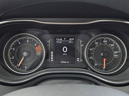 Used 2019 Jeep Cherokee Latitude w/ Popular Appearance Group FWD image 19