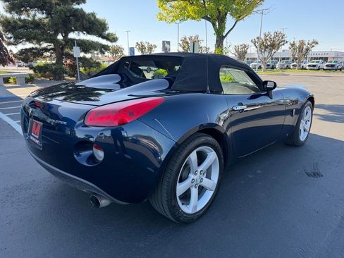Used 2006 Pontiac Solstice Convertible w/ Power Package RWD image 3