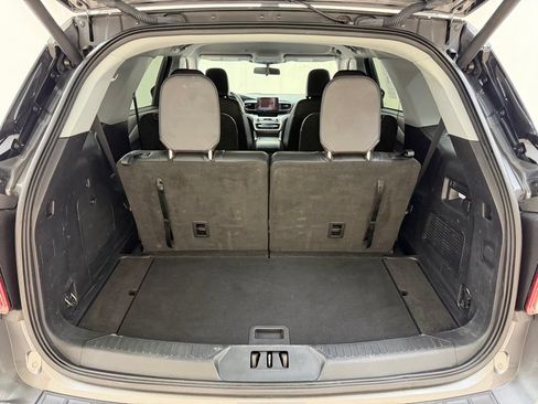Used 2022 Ford Explorer XLT w/ Equipment Group 202A AWD/4WD image 5