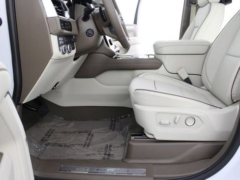 New 2026 GMC Yukon XL Denali w/ Denali Reserve Package image 21