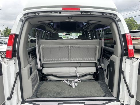 Used 2016 GMC Savana 2500 RWD image 33
