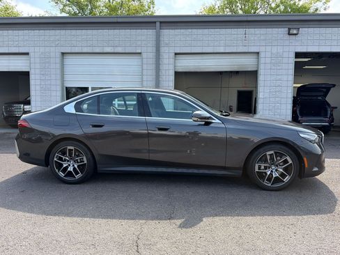 Used 2026 BMW 530i xDrive AWD/4WD image 8