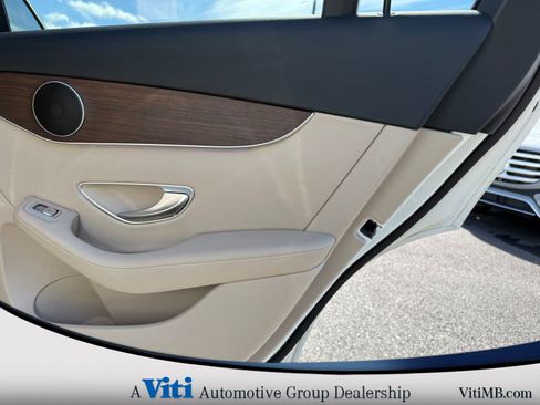 Used 2021 Mercedes-Benz GLC 300 4MATIC image 25