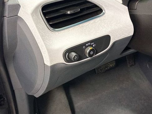 Used 2018 Chevrolet Bolt LT image 10