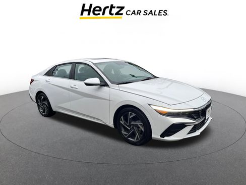 Used 2025 Hyundai Elantra SEL image 1