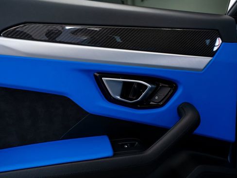 Used 2022 Lamborghini Urus AWD/4WD image 60