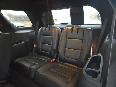 Used 2018 Ford Explorer XLT w/ Equipment Group 202A image 34