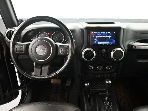 Used 2013 Jeep Wrangler Unlimited Rubicon w/ Connectivity Group AWD/4WD image 11