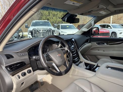 Used 2019 Cadillac Escalade Premium Luxury image 13