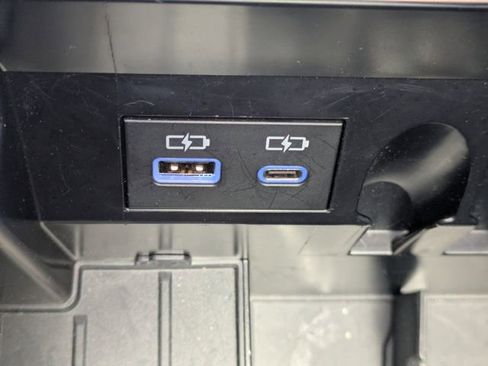 Used 2024 Toyota Tundra Limited image 23