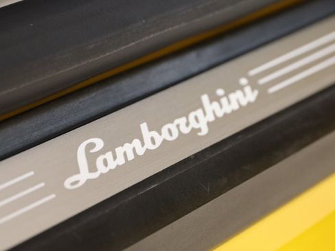 Used 2019 Lamborghini Urus image 17